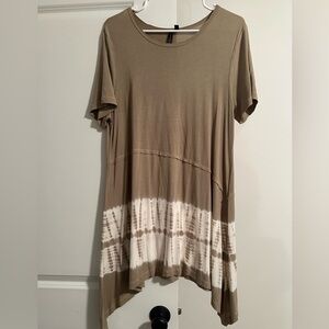 Women’s super cute never worn boutique tunic top size large